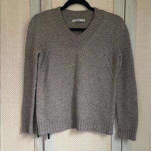 Vince Women's V-Neck Sweater in Taupe